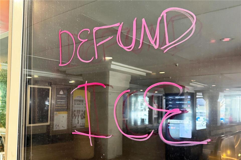 Die Demokraten pochen auf strengere Regeln bei ICE-Einsätzen. (Archivbild)Anna Ringle/dpa