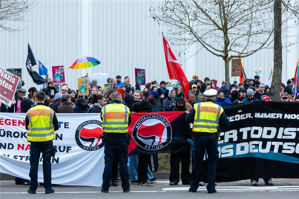 Die Demonstranten richten sich gegen die Gründung des Landesverbands Saarland der AfD-Jugendorganisation Generation Deutschland. Laszlo Pinter/dpa