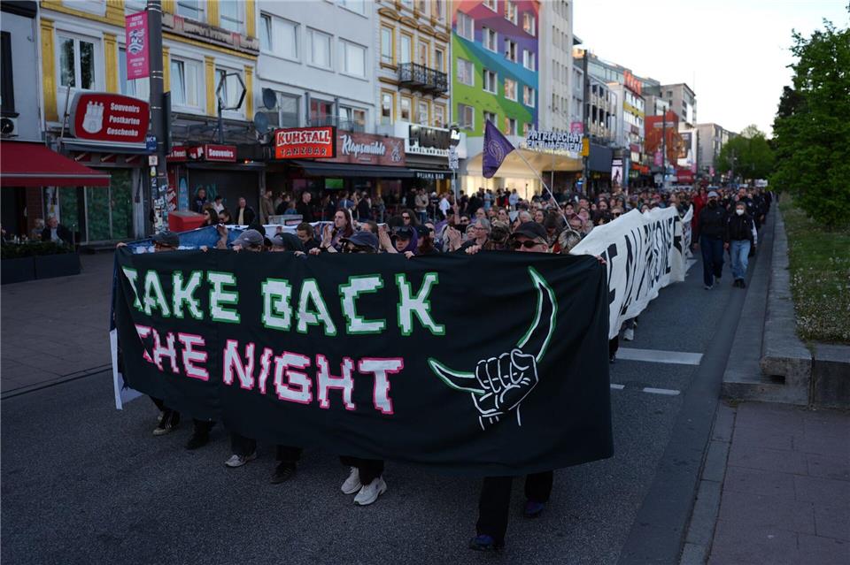 Die Demonstranten zogen über die Reeperbahn. Marcus Brandt/dpa