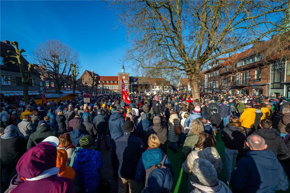 Die Demonstration Ende Januar 2024 auf dem Borkener Marktplatz löste eine Reihe von Aktionen und Überlegungen aus, wie die Demokratie auch auf lokaler Ebene gefördert und gegenüber extremistischen Kräften gestärkt werden kann.