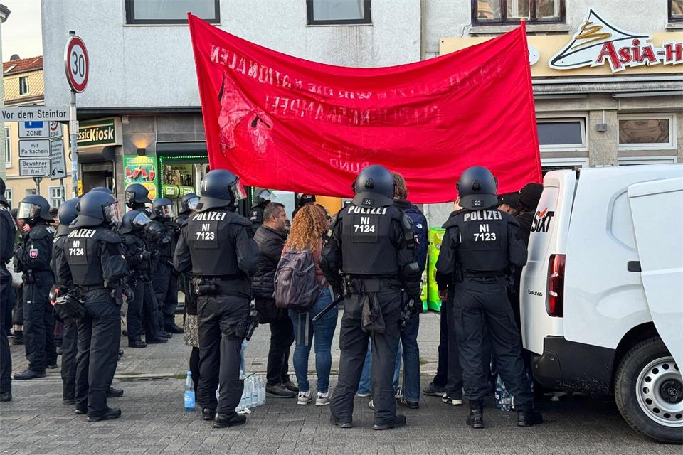 Die Demonstration wurde von der Polizei aufgelöst.Lennart Stock/dpa