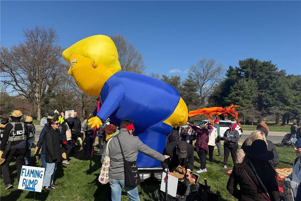 Die Demonstrationen stehen unter dem Motto „No Kings“. Anna Ringle/dpa