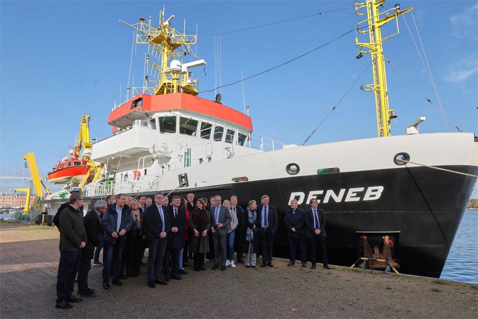 Die „Deneb“ ist das Vermessungs-, Wracksuch- und Forschungsschif „Deneb“ des BSHBernd Wüstneck/dpa
