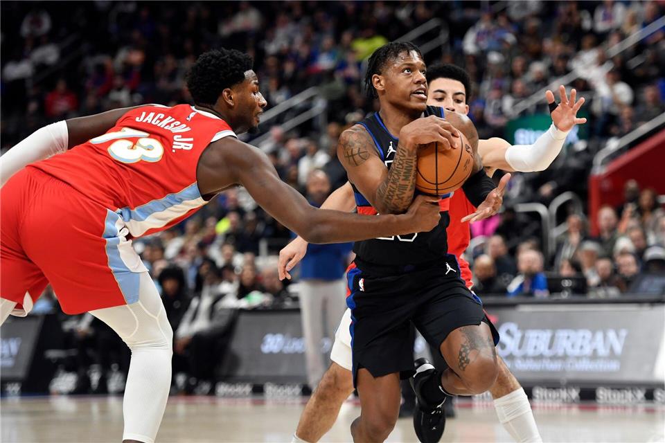 Die Detroit Pistons mit Marcus Sasser (M) verloren daheim gegen Memphis.Jose Juarez/AP/dpa