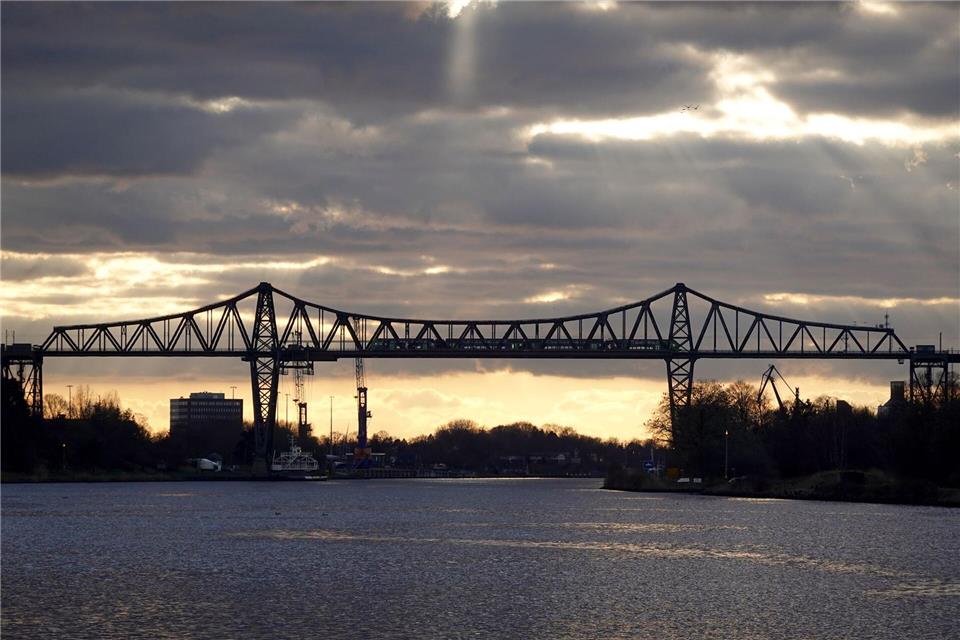 Die Deutsche Bahn hat Bauarbeiten an der Rendsburger Hochbahn über Ostern angekündigt. (Archivbild)Marcus Brandt/dpa