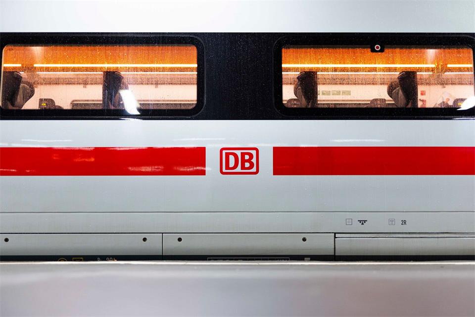 Die Deutsche Bahn stellt ihren Fahrplan 2027 vor. (Symbolbild)Michael Matthey/dpa