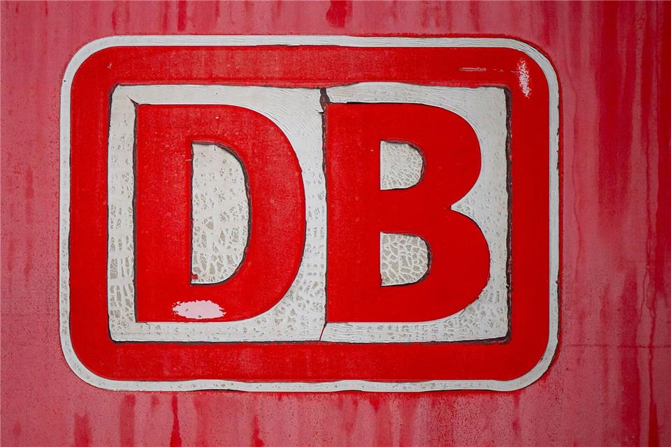 Die Deutsche Bahn will die Illertalbahn in Schwaben binnen etwa der kommenden zehn Jahre ausbauen. (Symbolbild)Peter Kneffel/dpa