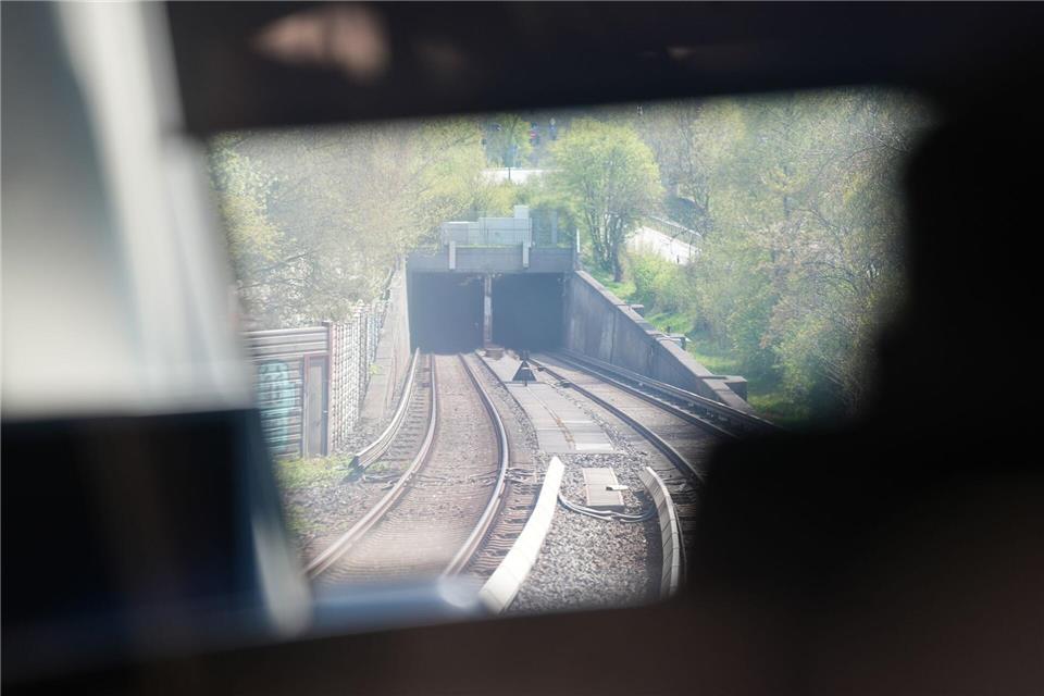 Die Deutsche Bahn will im Harburger S-Bahntunnel unter anderem die Signaltechnik erneuern.Marcus Brandt/dpa