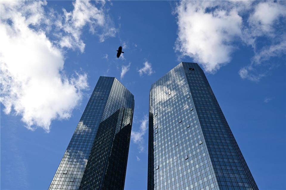 Die Deutsche Bank hat im ersten Quartal besser abgeschnitten als erwartet. (Archivbild)Arne Dedert/dpa