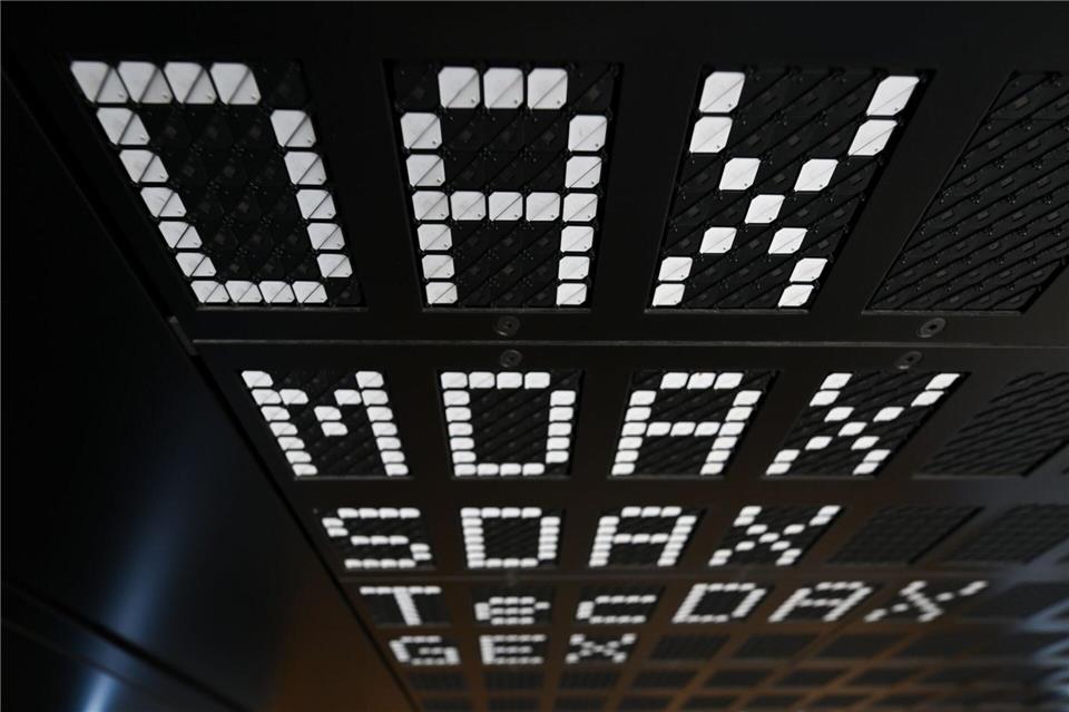 Die Deutsche-Börse-Tochter ISS Stoxx überprüft die Indizes der Dax-Familie (Dax, MDax, SDax und TecDax) vierteljährlich. (Symbolbild)Arne Dedert/dpa