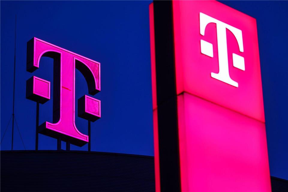 Die Deutsche Telekom erwirtschaftete im zweiten Quartal den höchsten operativen Gewinn unter den Dax-Konzernen. (Archivbild)Oliver Berg/dpa