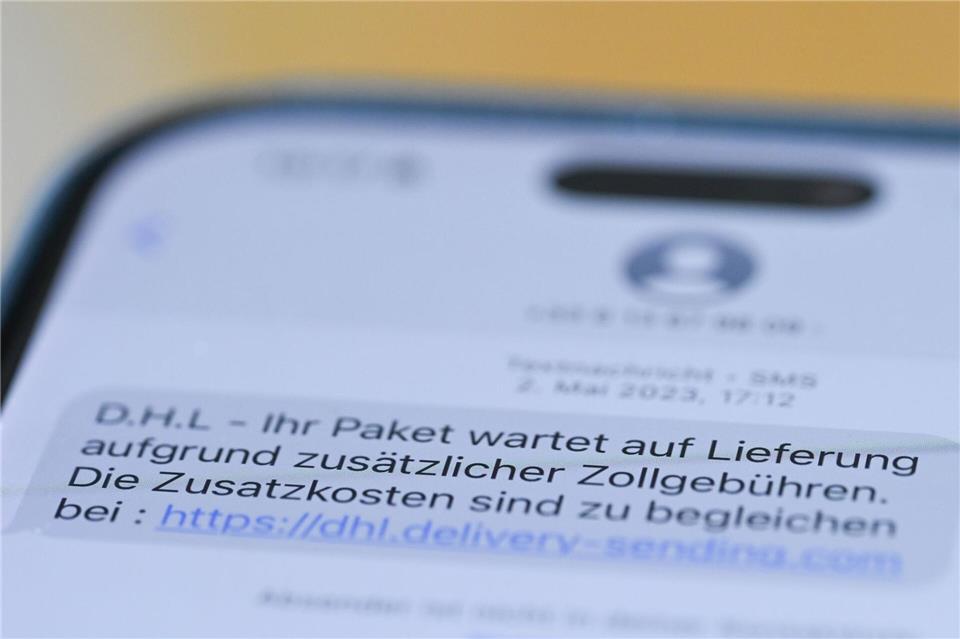 Die Deutsche Telekom will vom 1. April an betrügerischen SMS blockieren.Wolf von Dewitz/dpa-Zentralbild/dpa