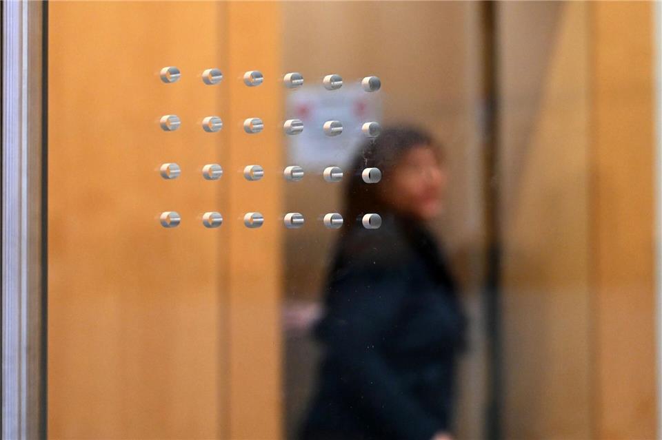 Die Deutsche habe sich um prominente inhaftierte IS-Terroristen in Deutschland, Österreich und Frankreich gekümmert. (Archivbild)Celine Frohnapfel/dpa