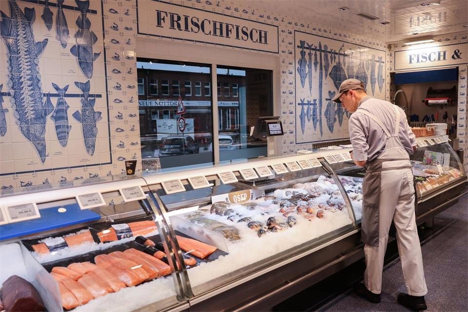 Die Deutschen haben wieder mehr Lust auf Fisch und Meerestiere. (Archivbild)Christian Charisius/dpa