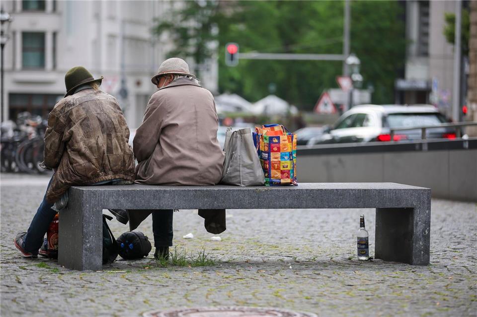 Die Diakonie Sachsen warnt vor anhaltend hoher Wohnungslosigkeit und fordert wirksamere Gegenmaßnahmen. (Symbolbild)Jan Woitas/dpa