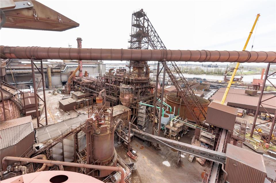 Die Direktreduktionsanlage auf dem ArcelorMittal-Stahlstandort Hamburg wird mit Erdgas betrieben und ist seit mehr als 50 Jahren in Betrieb. (Archivbild)Markus Scholz/dpa