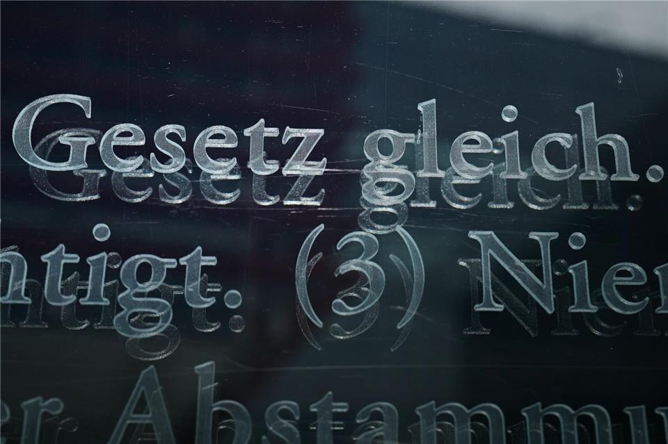 Die Diskriminierungsbeschwerde muss begründet sein, und es müssen Tatsachen vorgelegt werden. (Symbolbild)Sebastian Christoph Gollnow/dpa