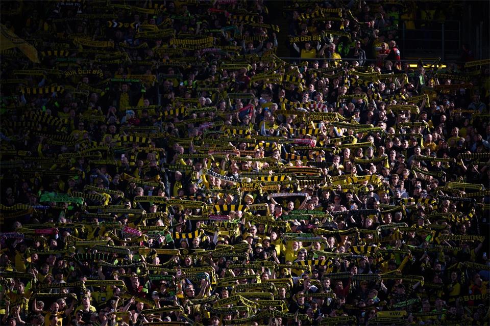 Die Dortmund-Fans bei einem Bundesliga-Spiel. (Archivbild)Bernd Thissen/dpa