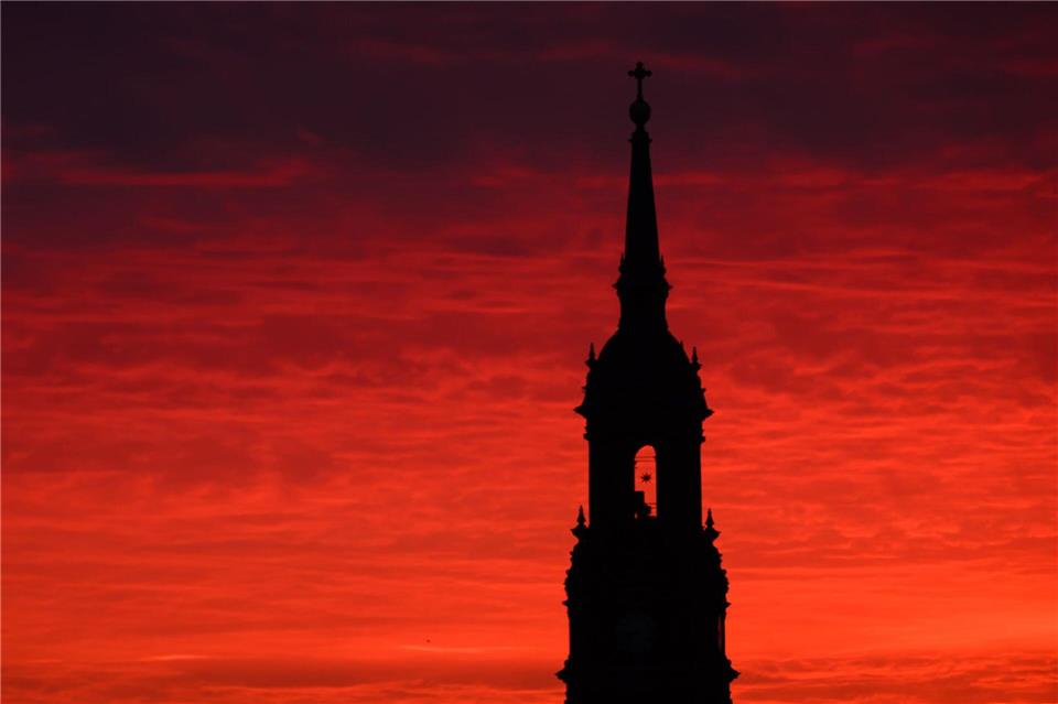 Die Dreikönigskirche wurde zum Schauplatz für eine Aktion der Bewegung „Kirche von unten“. (Archivbild)Robert Michael/dpa