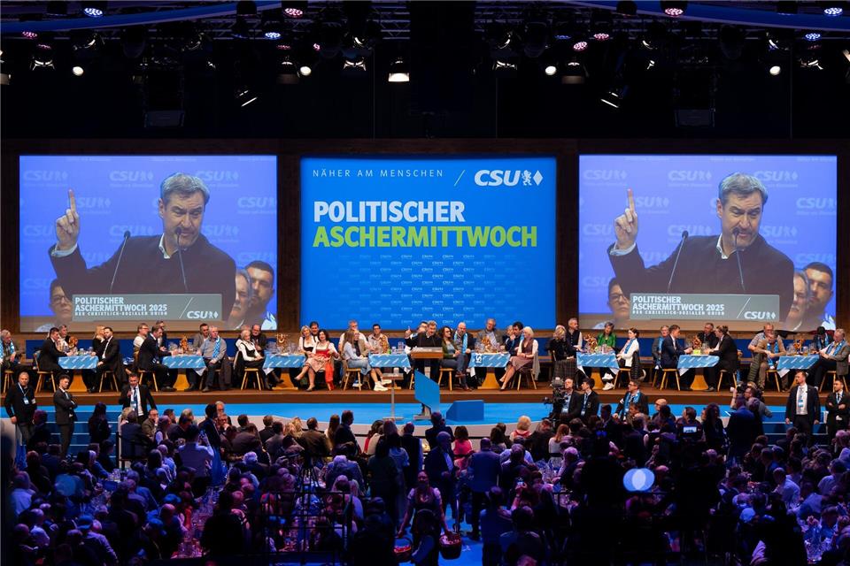 Die Dreiländerhalle in Passau ist nur eine von vielen Locations für Parteiveranstaltungen am Aschermittwoch. (Archivbild)Sven Hoppe/dpa