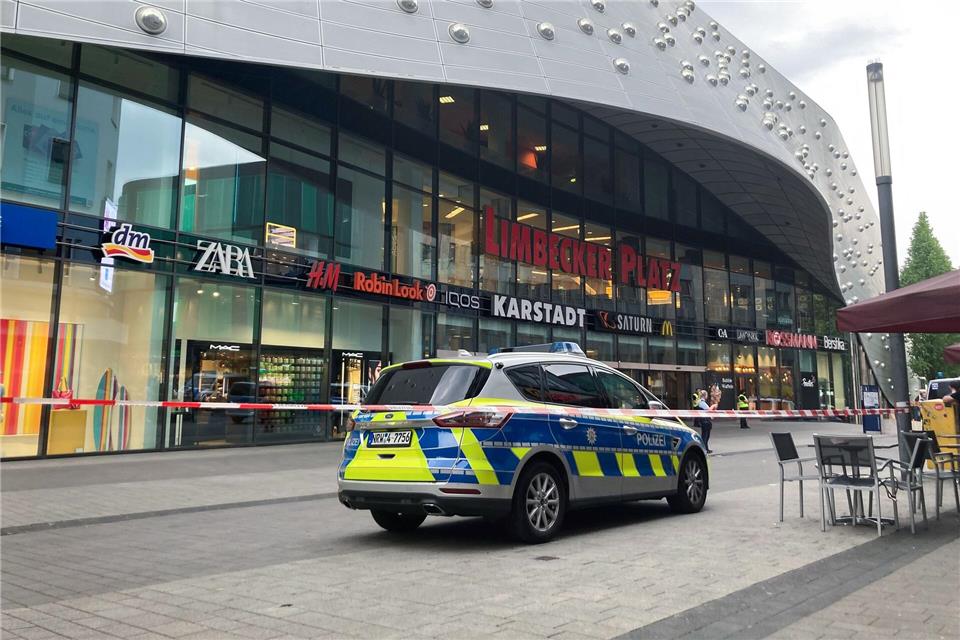 Die Drohmails lösten große Polizeieinsätze aus - etwa im Mai 2024 in Essen. (Archivbild)Florentine Dame/dpa
