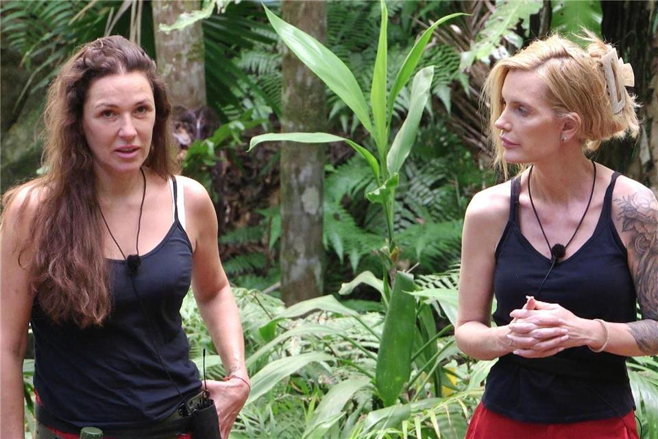 Die Dschungelfreundinnen Simone Ballack und Mirja du Mont werden getrennt. RTL/dpa
