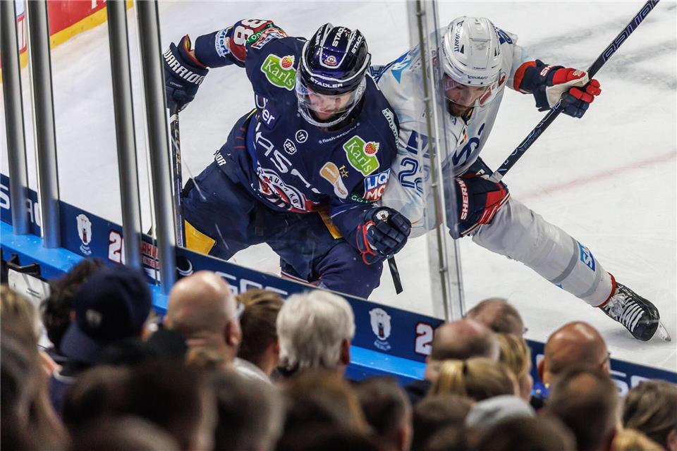 Eisbären vor Duell mit Mannheim: Disziplin ist der Schlüssel  Die Duelle zwischen den Eisbären Berlin und den Adler Mannheim waren zuletzt hart umkämpft. (Archivbild)Andreas Gora/dpa