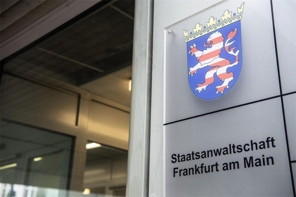 Die Durchsuchungen erfolgten laut Staatsanwaltschaft Frankfurt aufgrund eines ihrer Verfahren. (Symbolbild)Boris Roessler/dpa