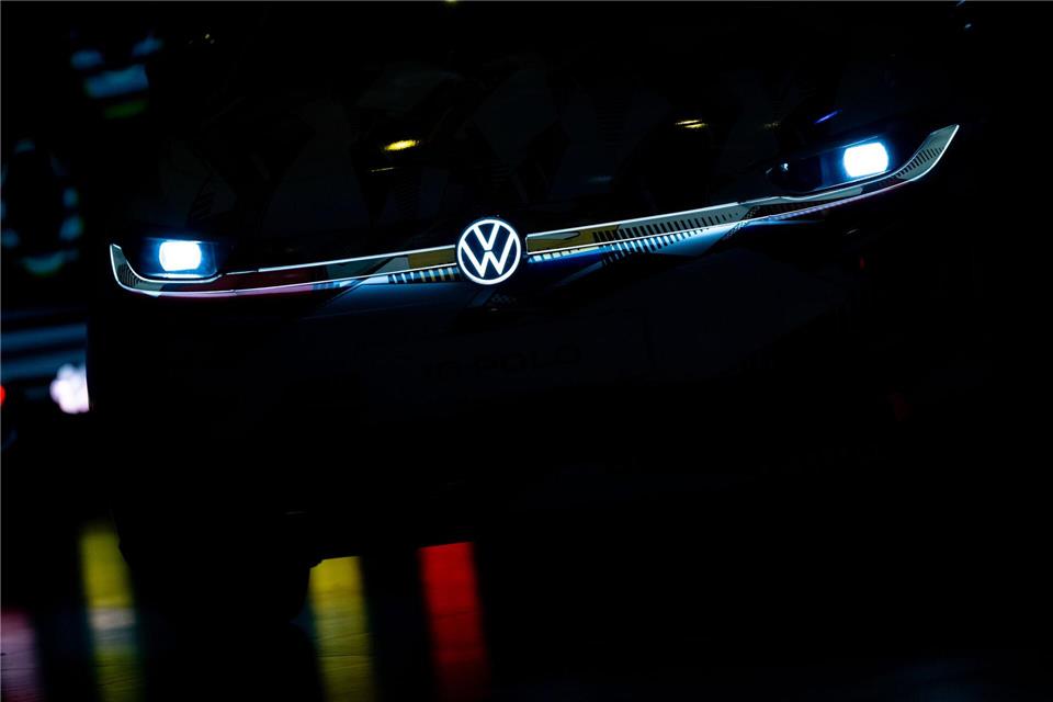 Die E-Auto-Bestellungen ziehen bei VW weiter kräftig an. (Archivbild)Sven Hoppe/dpa
