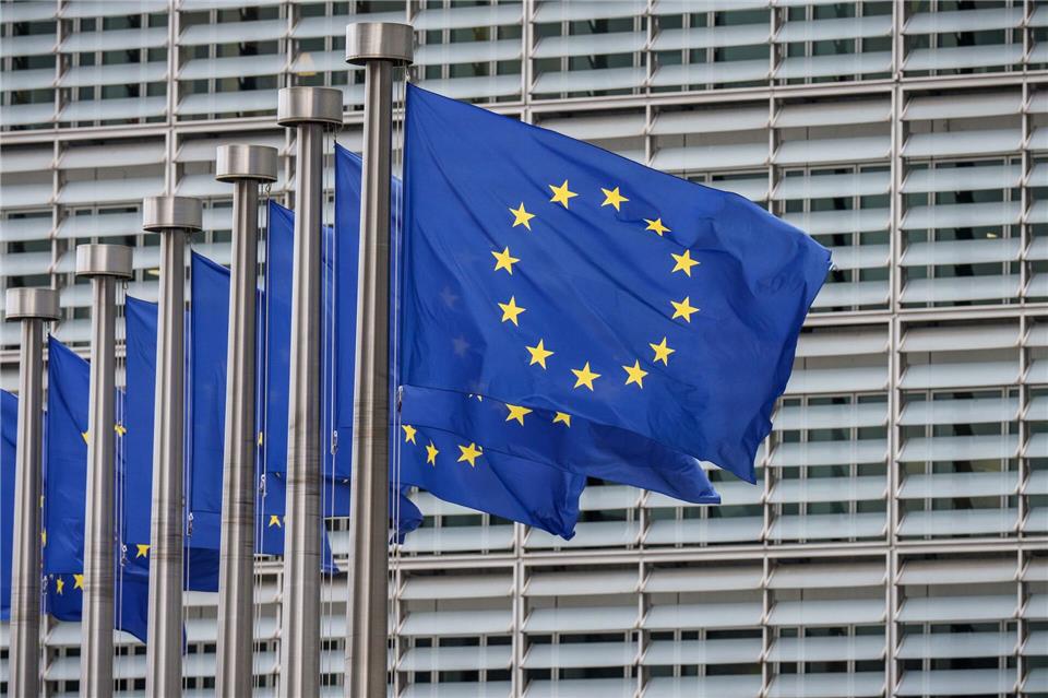 Die EU-Kommission genehmigt ein milliardenschweres Beihilfeprogramm Deutschlands für den Klimaschutz in der Industrie. (Symbolbild)Michael Kappeler/dpa