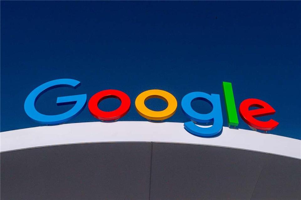 EU verhängt Milliardenstrafe gegen Google Die EU-Kommission hat Google wegen seines Werbegeschäfts im Visier und wirft dem Unternehmen einen Interessenkonflikt im eigenen Geschäftsmodell vor. (Archivbild)Andrej Sokolow/dpa