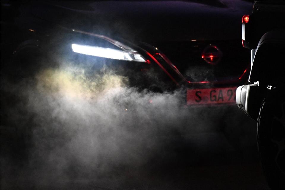 Die EU-Kommission will eine Rücknahme des sogenannten Verbrenner-Aus vorschlagen. (Archivbild)Bernd Weißbrod/dpa