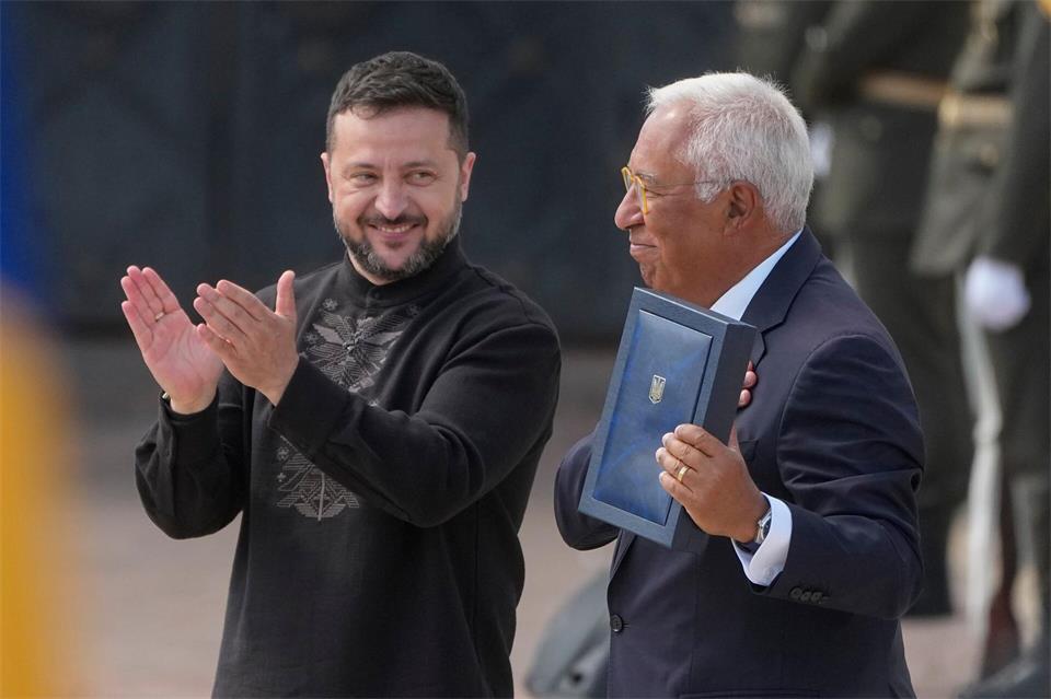 Die EU hat der Ukraine für ihren Kampf gegen den russischen Angriffskrieg weitere Rüstungshilfen in Milliardenhöhe genehmigt.Efrem Lukatsky/AP/dpa