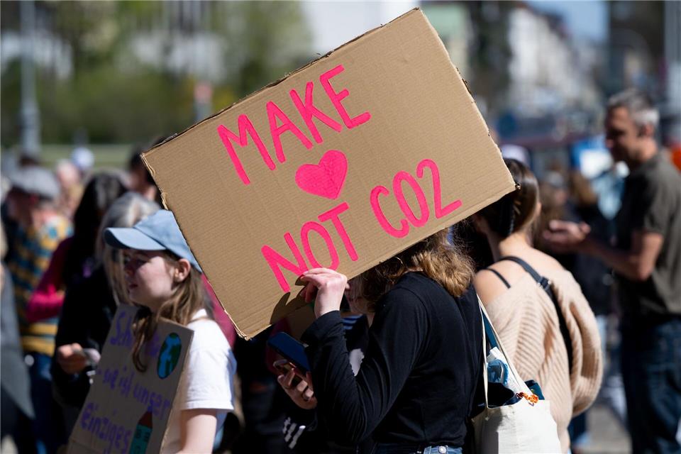 Die EU setzt sich neues Ziel für weniger Treibhausgasemissionen. (Archivbild)Sven Hoppe/dpa