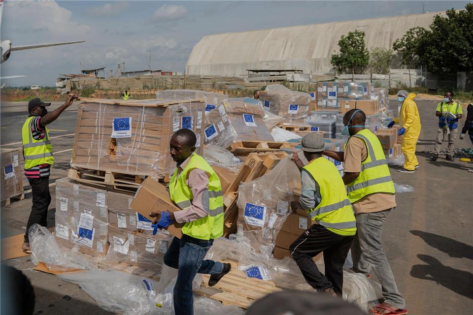 Die EU unterstützt die Bekämpfung von Ebola mit Hilfsgütern (Archivbild)Moses Sawasawa/AP/dpa