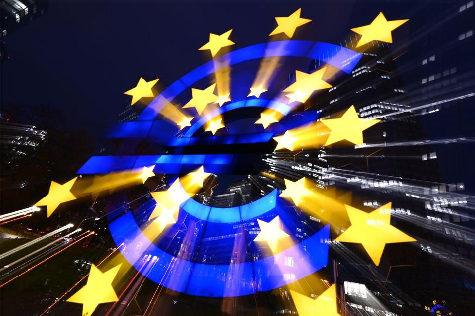 Die EZB will die internationale Rolle des Euro an den Finanzmärkten stärken.Arne Dedert/dpa