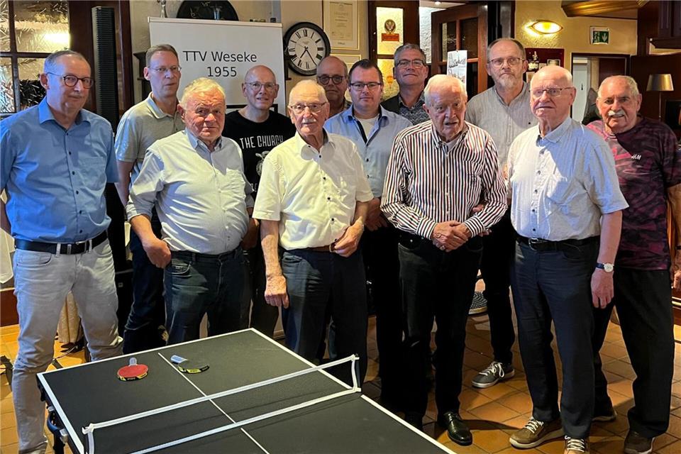 Die Ehrung von langjährigen und verdienten Mitgliedern durfte bei der Feier zum 70-jährigen Bestehen des TTV Weseke nicht fehlen. Drei Gründungsmitglieder wurden zu Ehrenmitgliedern ernannt.