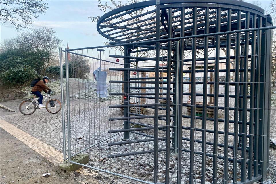 Die Eingänge des Görlitzer Parks sollen demnächst nachts geschlossen werden - ein Zugang ist aber noch unvollständig.Anja Mia Neumann/dpa