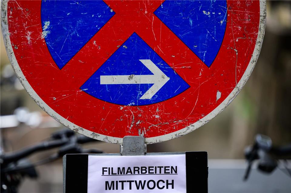 Lüneburg profitiert seit fast 20 Jahren von „Roten Rosen“ Die Einheimischen störe es nicht, wenn sie manches Mal ihre Autos umparken müssten, weil die Altstadt vom Filmset eingenommen wird, erzählt der Stadtführer.Philipp Schulze/dpa