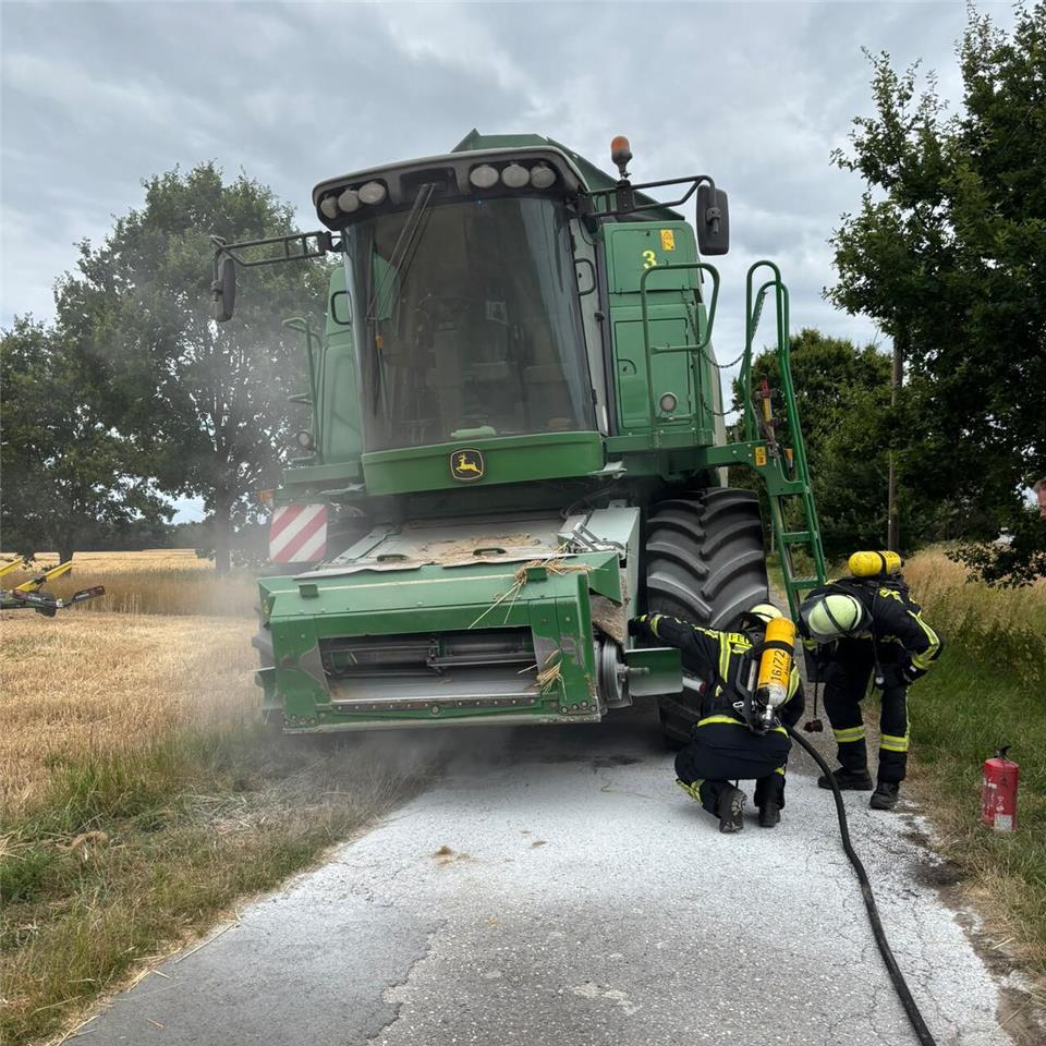 Die Einsatzkräfte kühlten die Bremsen ab.