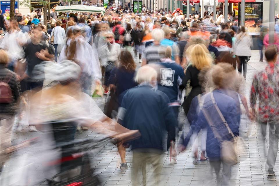 Die Einwohnerzahl Sachsen soll nach Berechnungen um 8,2 Prozent bis 15,2 Prozent zurückgehen. (Symbolbild)Jan Woitas/dpa