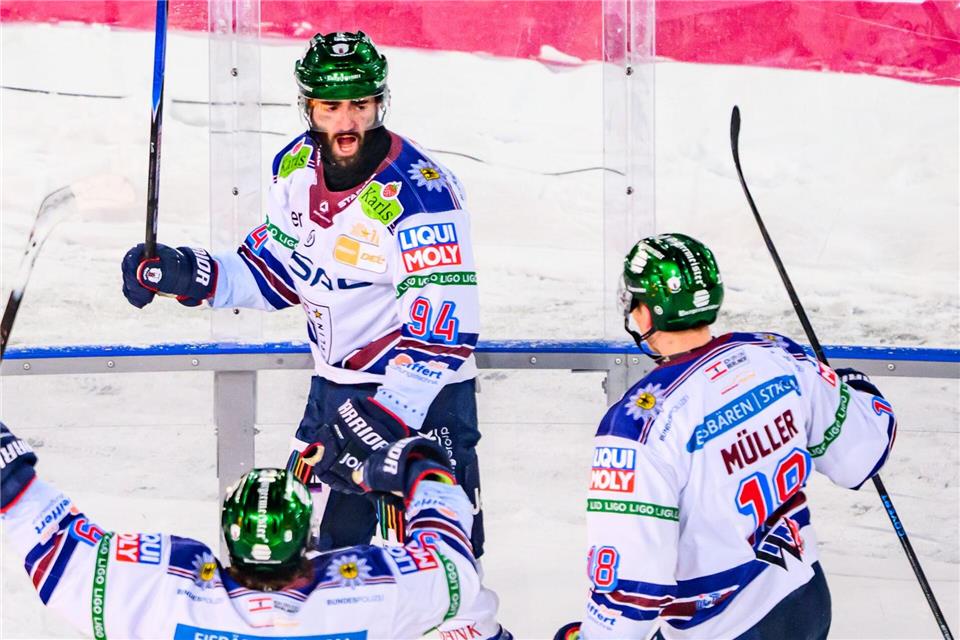 Die Eisbären Berlin hatten zuletzt wieder Grund zum Jubeln. (Archivbild)Robert Michael/dpa