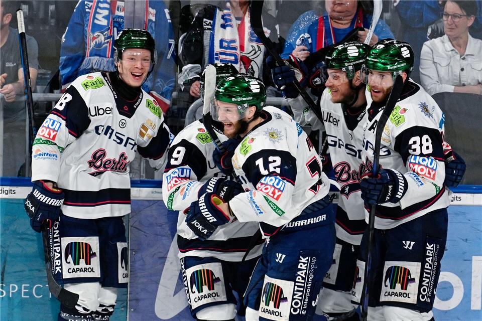 Die Eisbären Berlin stehen kurz vor ihrem zwölften Meistertitel in der Deutschen Eishockey Liga.Uwe Anspach/dpa
