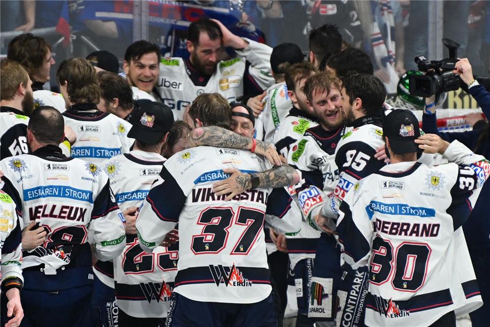 Die Eisbären jubeln über den zwölften Titel in der DEL.Florian Wiegand/dpa