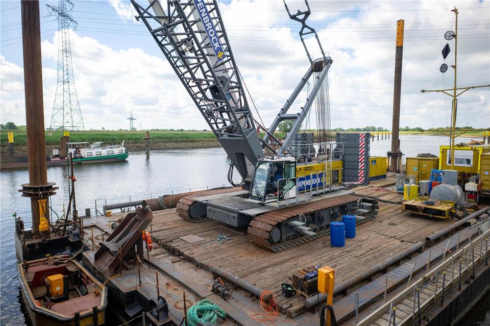 Die Eisenbahnbrücke über der Hunte wird neu gebaut. Sina Schuldt/dpa