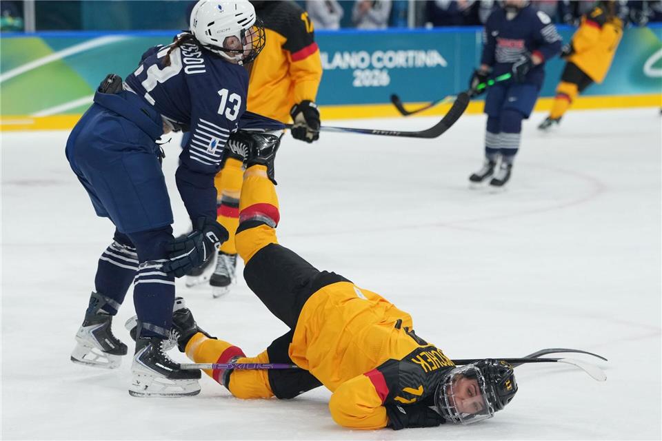 Die Eishockey-Frauen um Nicola Hadraschek-Eisenschmid hatten mehr Mühe als erwartet.Carolyn Kaster/AP/dpa