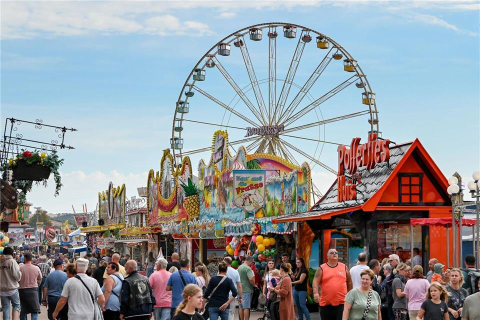 Die Eisleber Wiese ist das größte Volksfest in Mitteldeutschland. Heiko Rebsch/dpa