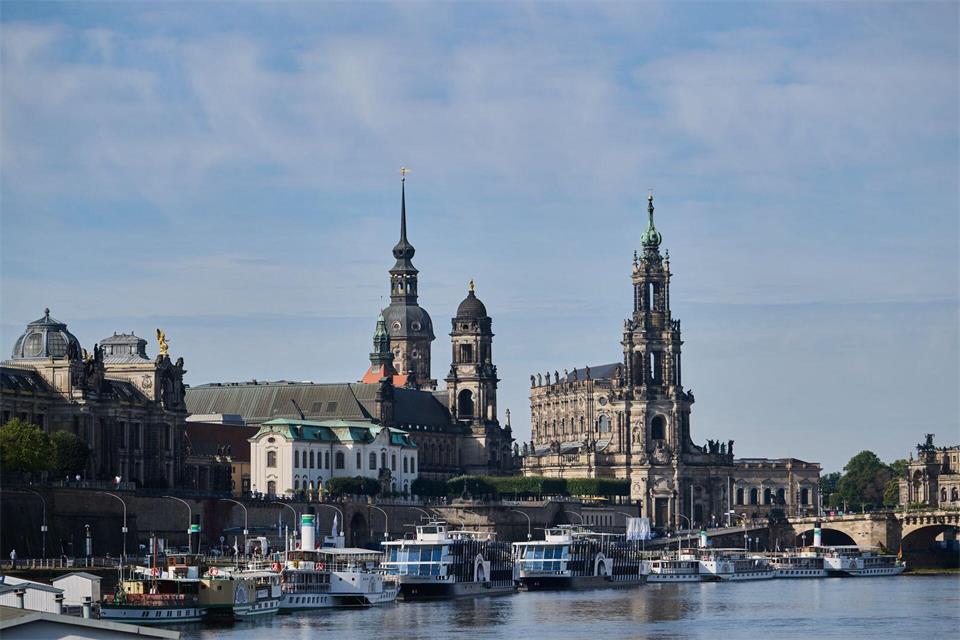 Die Elbe führt aktuell immer noch wenig Wasser. (Archivbild)Robert Michael/dpa