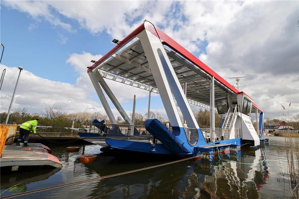 Die Elektro-Schleifähre „Missunde III“ könnte noch diesen Monat in den Betrieb gehen.Christian Charisius/dpa