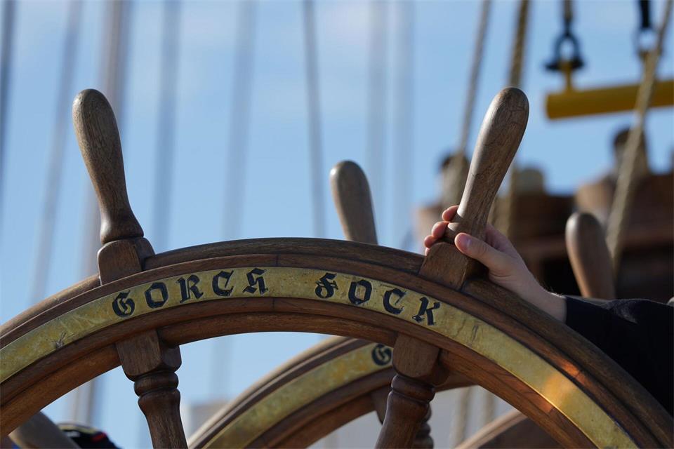 Die Elsflether Werft sollte für die Marine mehrere Schiffe und Boote instand setzen, darunter auch die „Gorch Fock“. (Archivbild)Marcus Brandt/dpa